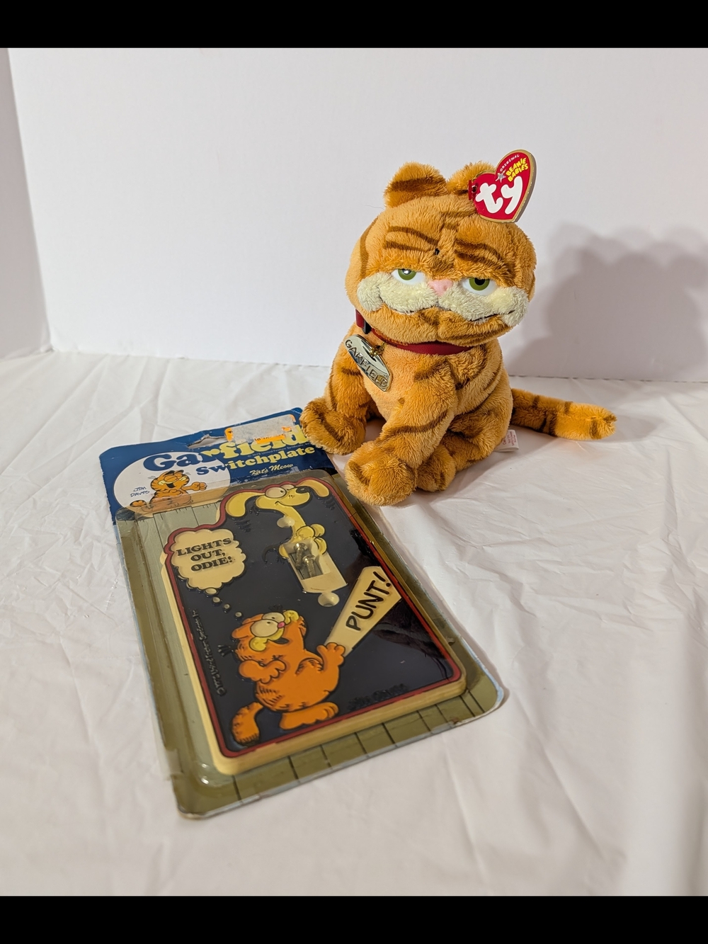 Ty 2004  Beanie Baby Garfield Plush Cat w/Garfield & Odie Switch Plate NWT